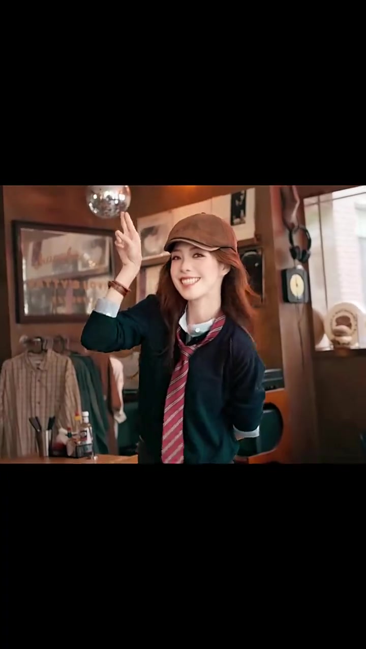 主持希然发布视频：我这种天菜，不要太受女孩欢迎